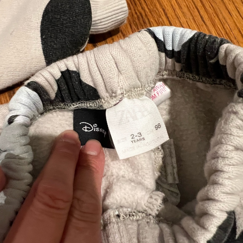 Zara x Disney Mickey Sweatshirt & Joggers Set - Picture 4 of 10